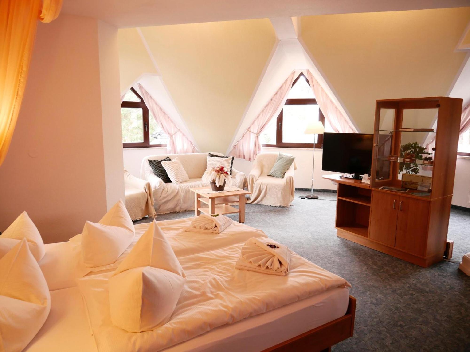 Hotel Waldesruh Lengefeld  Екстериор снимка