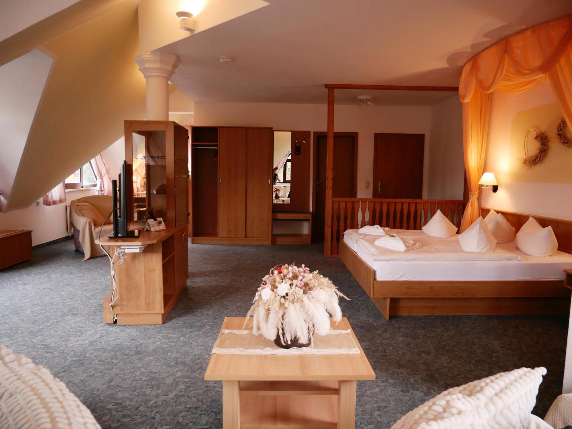 Hotel Waldesruh Lengefeld  Екстериор снимка